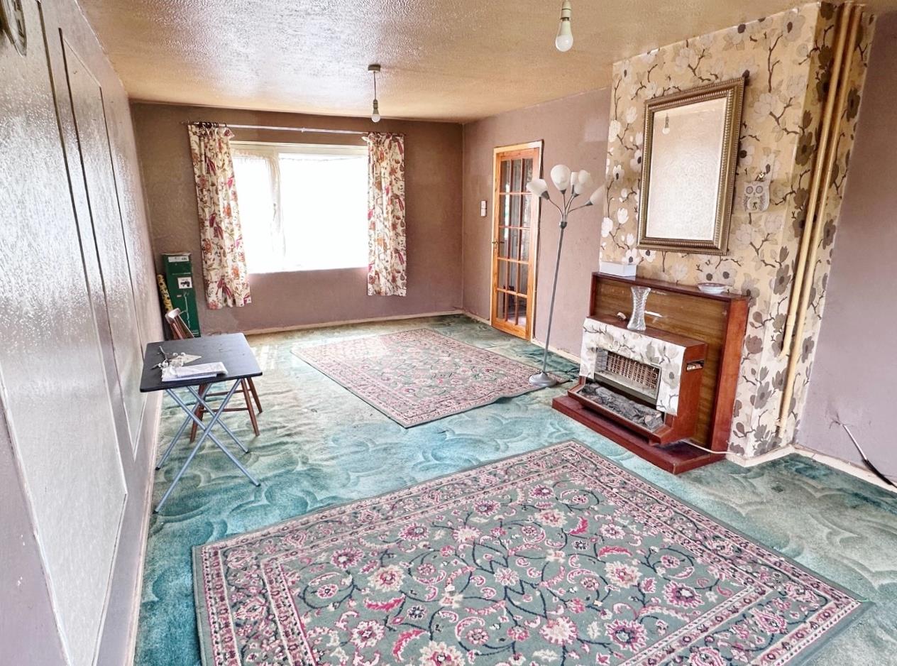 For Sale House End Terrace in Great Cliffe Road, Eastbourne